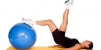 exercise ball abs butt flexed vertical1 200x100 - اندازه مناسب دور کمر