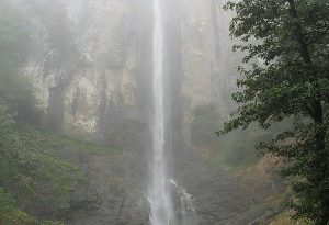 آبشار لاتون در آستارا