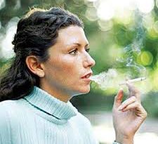 225x205 - مصرف سیگار در زنان