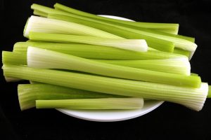 celery1 300x200 - فواید و خواص سبزیجات / کرفـس