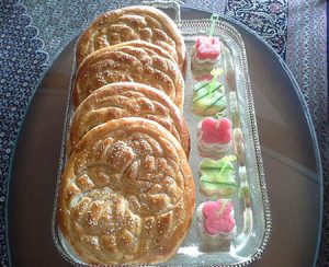 fo2586 300x244 - چگونه نان کره ای تبریز بپزیم