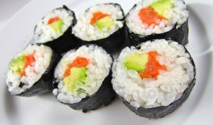 Avocado Sushi 300x176 - طرز تهیه ی سوشی سالمون و آواکادو