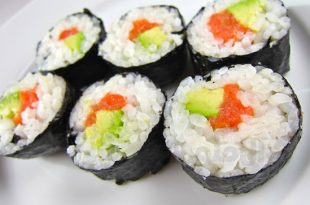 Avocado Sushi 310x205 - طرز تهیه ی سوشی سالمون و آواکادو