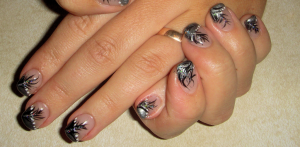 Black Polish Nail Designs 300x147 - طراحی ناخن