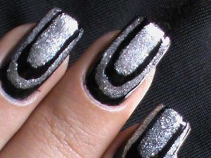 Black Silver Nail Design 300x225 - طراحی ناخن