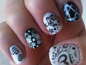 Black and White Nail Designs Pictures 300x225 - طراحی ناخن