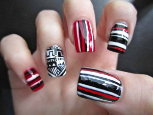 Black and White Nail Designs With Red Line 300x225 - طراحی ناخن
