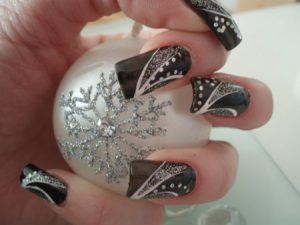 Black silver nail art design 300x225 - طراحی ناخن
