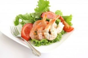 Shrimp salad with dressing 310x205 - طرز تهیه سالاد میگو همراه با سس