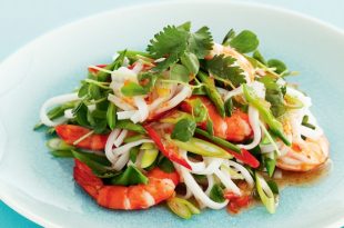 asian prawn noodle salad 310x205 - طرز تهیه سالادِ نودلِ میگو