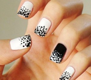 black-and-white-water-drops-effect-nail-art