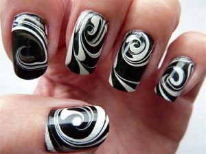 easy black and white nail designs 300x224 - طراحی ناخن