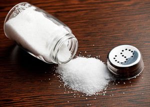 hhh1272 effects salt 300x213 - مصرف زیاد نمک و مضرات آن