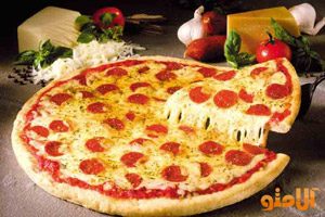 italian pizza 300x200 - طرز تهیه ی پیتزای ایتالیایی مارگاریتا