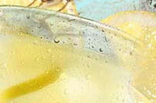 lemonade 310x205 - طرز تهیه یک لیموناد نعنایی خوشمزه