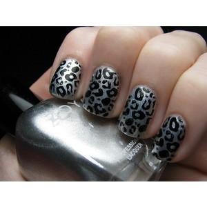 silver and black nail art designs 300x300 - طراحی ناخن