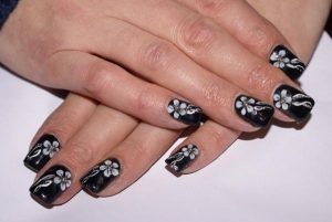 white flower black nails creative nail design collection 28623 300x201 - طراحی ناخن