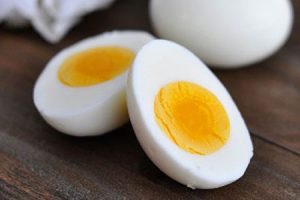 499195 970 300x200 - راه هایی برای تشخیص سالم بودن تخم مرغ