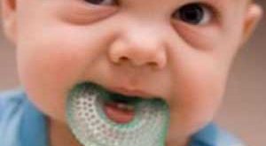 ba1911 1 300x165 - کاهش درد دندان در آوردن در کودکان