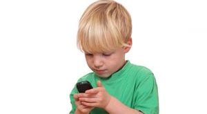 ba2279 300x165 - خطرات موبایل برای کودکان